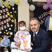 Ana Kucağı’nda karne sevinci 