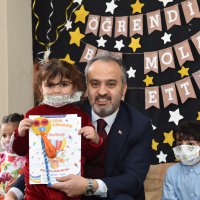 Ana Kucağı’nda karne sevinci 