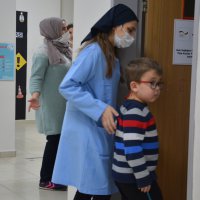 Çocuklar sınıfta, anneler iş başında 