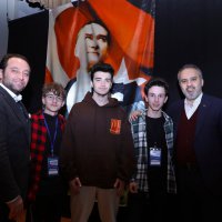 Liseliler münazarada karşı karşıya geldi 
