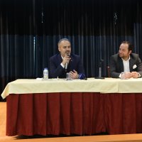 Liseliler münazarada karşı karşıya geldi 
