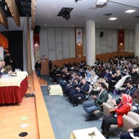 Liseliler münazarada karşı karşıya geldi 