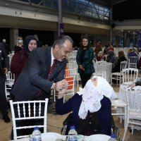 Yetim gülerse, dünya güler 