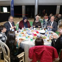 Yetim gülerse, dünya güler 