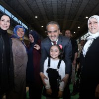 Yetim gülerse, dünya güler 