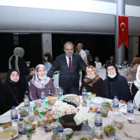 Yetim gülerse, dünya güler 