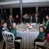 Yetim gülerse, dünya güler 