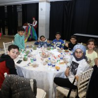 Yetim gülerse, dünya güler 