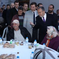 Tarihi meydan, iftar sofraları ile donatıldı 