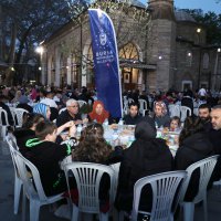 Tarihi meydan, iftar sofraları ile donatıldı 