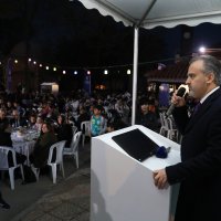 Tarihi meydan, iftar sofraları ile donatıldı 