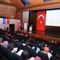 Üniversite yolunda gençlere tam destek 