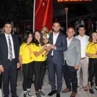 Türkiye şampiyonu okula coşkulu kutlama 