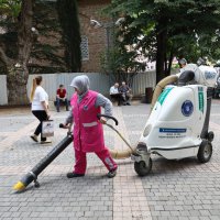 Bursa caddelerine kadın eli değiyor 