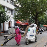 Bursa caddelerine kadın eli değiyor 