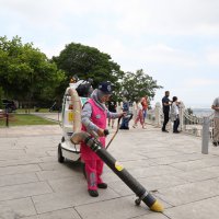 Bursa caddelerine kadın eli değiyor 