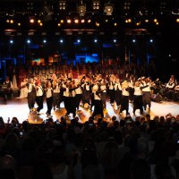 Açıkhava'da sahne kadınların 