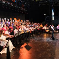 Açıkhava'da sahne kadınların 