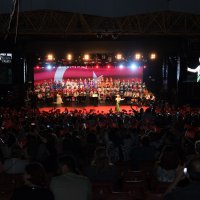 Açıkhava'da sahne kadınların 