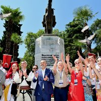 ‘Altın Karagöz’le Bursa'dan dünyaya barış mesajı 