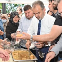 Şehitlikte duygusal anma 