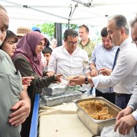 Şehitlikte duygusal anma 