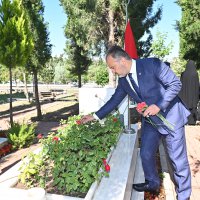 Şehitlikte duygusal anma 