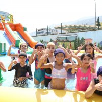 Tatil köyü değil, okul bahçesi 