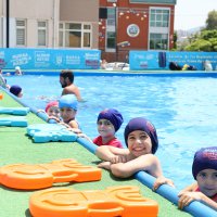 Tatil köyü değil, okul bahçesi 