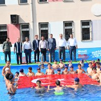 Okul bahçesinde eğlence vakti 