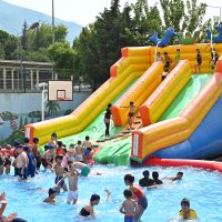 Okul bahçesinde eğlence vakti 