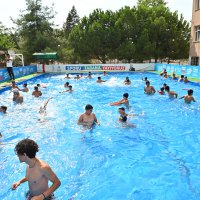 Okul bahçesinde eğlence vakti 