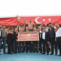 Başpehlivan Hüseyin Gümüşalan oldu 