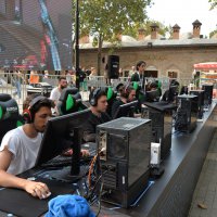 Zafer coşkusunu ‘sanal savaşla’ yaşadılar 