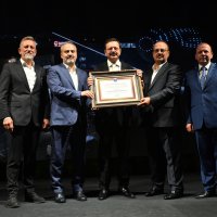Hisarcıklıoğlu’na ‘Bursa hizmet nişanı’ 