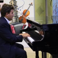 Otizmli Taylan’dan piyano resitali 