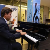 Otizmli Taylan’dan piyano resitali 