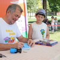 Çocuklar okul için moral depoladı 