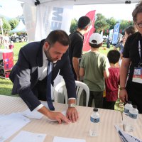 Çocuklar okul için moral depoladı 