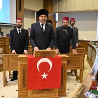 Puşide-i siyah meclis kürsüsünde 