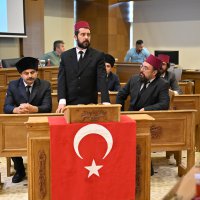 Puşide-i siyah meclis kürsüsünde 