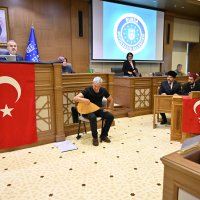 Puşide-i siyah meclis kürsüsünde 