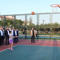 Göçmen konutları yeşile kavuştu 