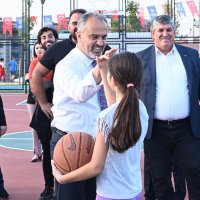 Göçmen konutları yeşile kavuştu 