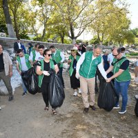 Daha temiz bir çevre için çöp topladılar 