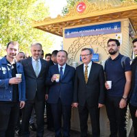 Bakan Bozdağ, çorbayı çeşmeden içti 