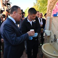 Bakan Bozdağ, çorbayı çeşmeden içti 