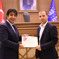 Personele katılım sertifikası töreni 