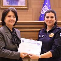 Personele katılım sertifikası töreni 