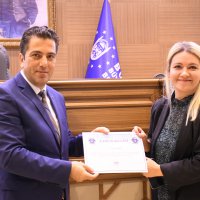 Personele katılım sertifikası töreni 